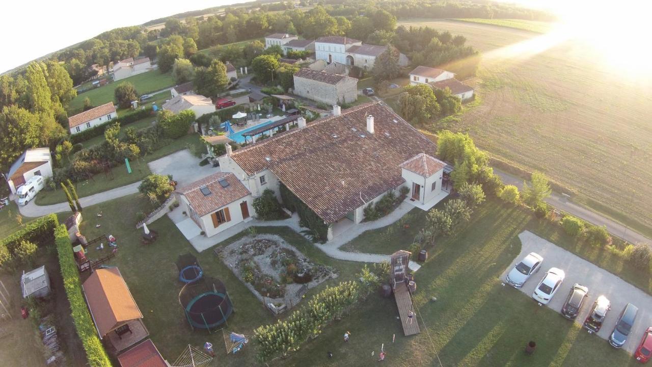 La Pommeraie Nantillé Exterior foto