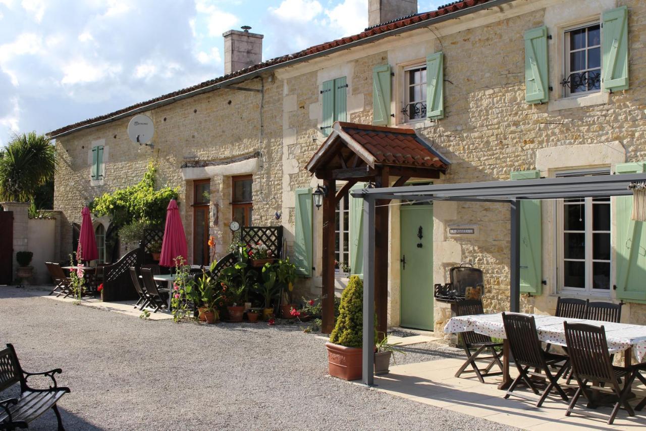 La Pommeraie Nantillé Exterior foto